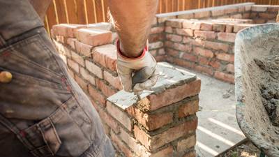 Bricklayers’ union to hold agm during work day despite members’ protests