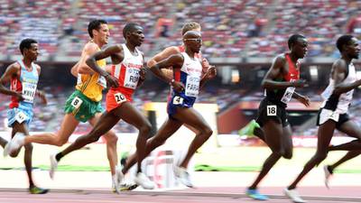 Mo Farah recovers from stumble to reach 5,000m final