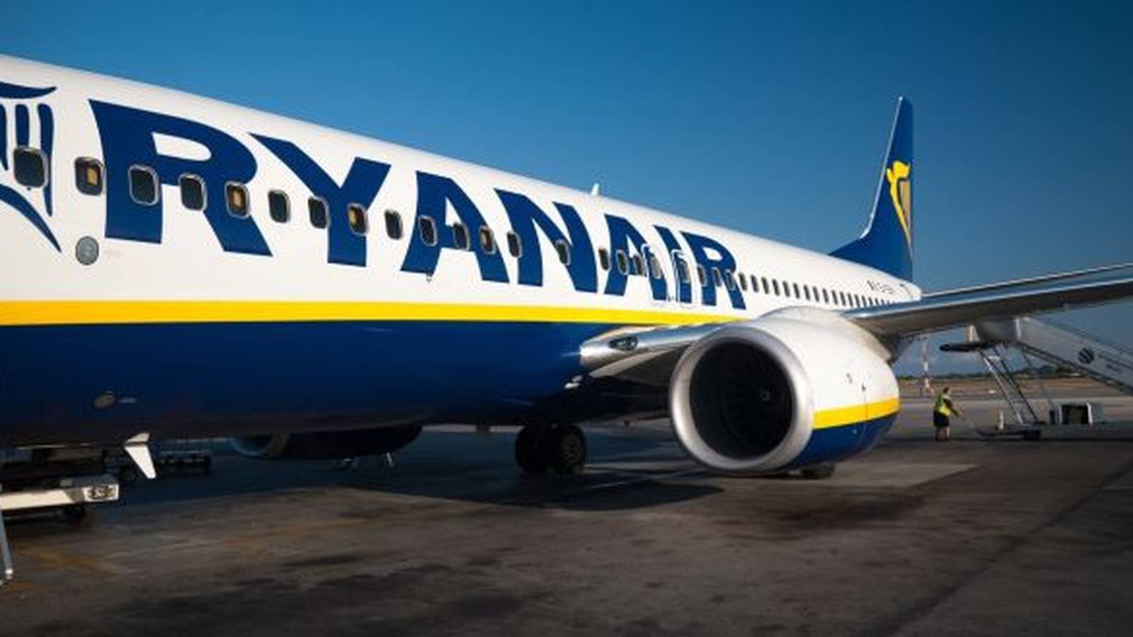 Купить авиабилеты ryanair. Рианэйр. Ryanair uk. Румынские лоукостеры. Ирландские авиалинии.