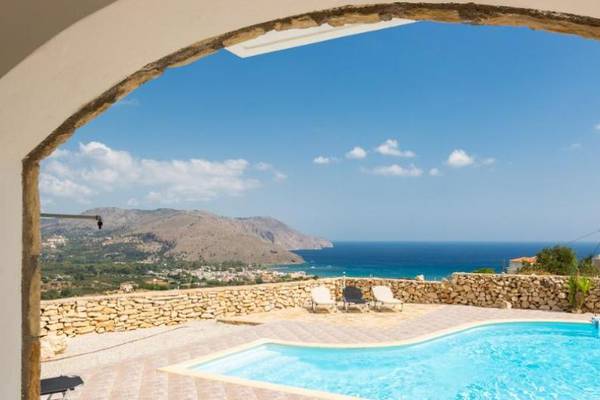 What will €320,000 buy in Greece, France, Italy, New Zealand and Co Kerry?