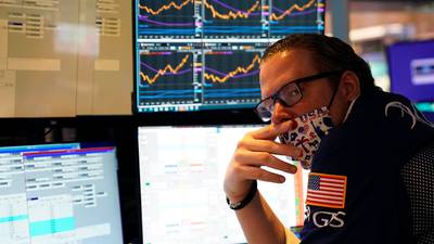 US stocks snap gains to fall sharply after downbeat tech earnings