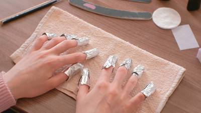 How to remove shellac and gel nail polish at home