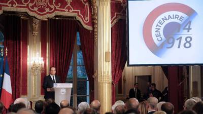 Hollande urges French to pull together on economy in spirit of first World War effort