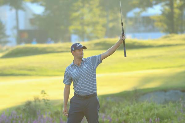 Eagle on the 18th sees Webb Simpson take the lead in Boston
