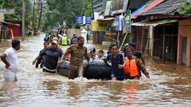 India floods leave over 350 dead and 800,000 displaced