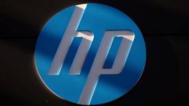 HP shuffles top ranks, dashes 2014 growth hopes