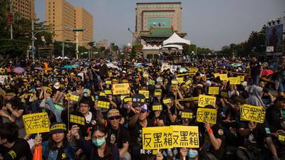 Over 100,000 protest in Taiwan over China trade deal