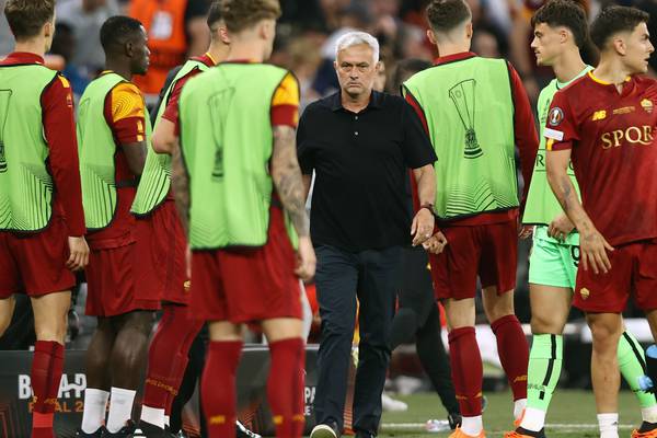 Mourinho confronts referees in car park after defeat