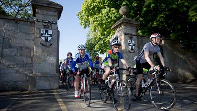 Sun shines as Willow Wheelers cycle 100 miles for charity