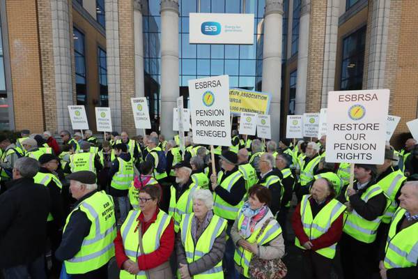 Hundreds of retired ESB workers protest at company headquarters