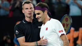 Roger Federer grinds his way into Australian Open last-eight