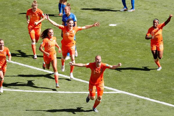 Dutch too hot for Italy as they make World Cup semi-finals for first time
