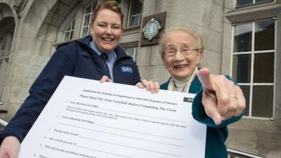 Garda Commissioner to look at  involvement in photocall