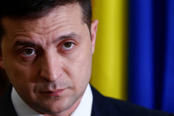 Ukraine's president tries to oust top judges amid warnings of violence