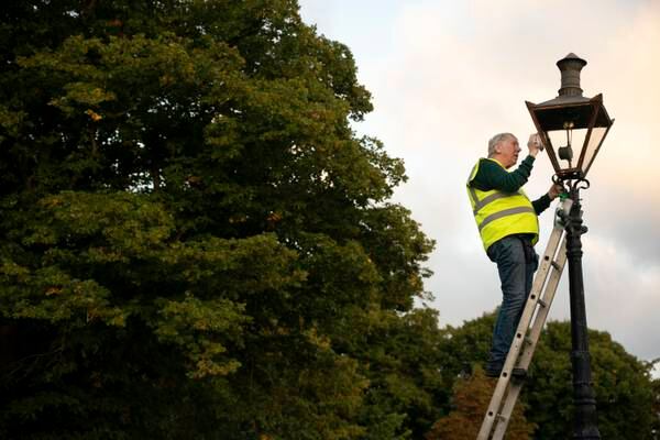Phoenix Park lamplighters keep flame alight for dying tradition
