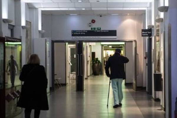 Hospital waiting lists rise to new record of 695,000