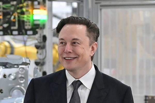 Elon Musk tells banks he will rein in Twitter pay
