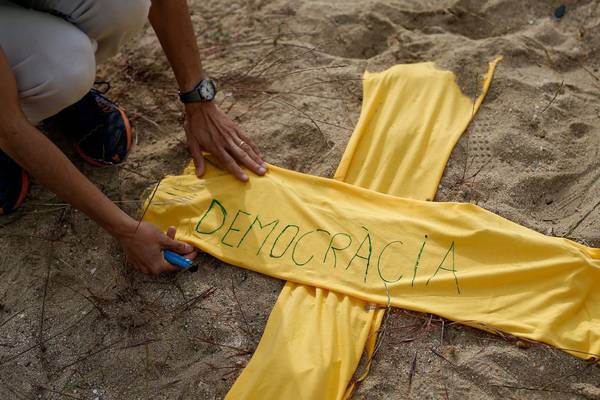 Catalonia remains divided as battle of symbols rages