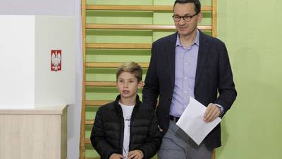 Polish election: Ruling conservatives seek majority control