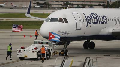 First US-Cuba commercial flight in more than 50 years lands in Santa Clara