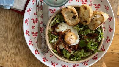 A salad that lets you have your eggs and bacon in summer
