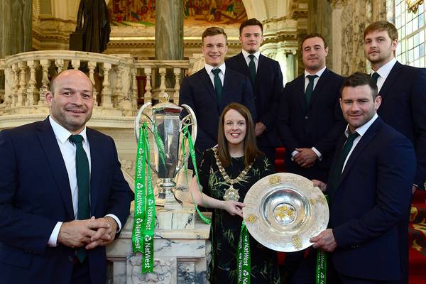 Ireland rugby squad gets a heroes’ welcome in Belfast