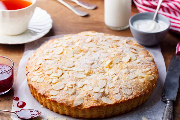 Bakewell tart: easy to make, delicious to eat