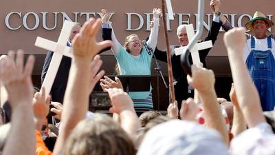 Pope’s meeting with Kim Davis not to ‘support her position’