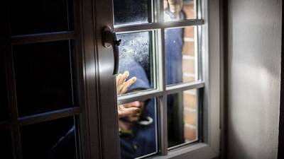 Putting holiday photos on social media helps burglars, warns PSNI