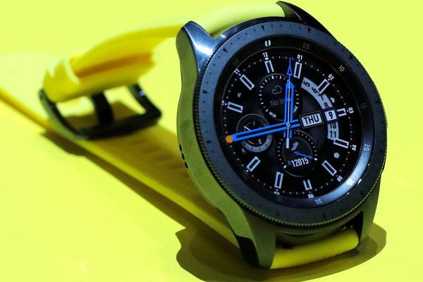 Samsung smartwatch is so traditional it even ticks