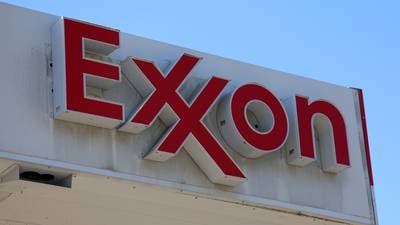 Exxon surpasses earnings forecasts amid falling oil price