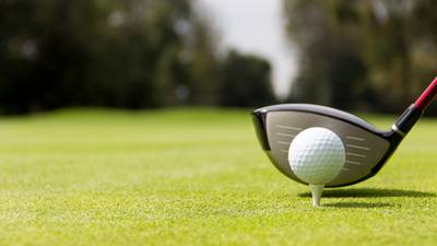 Golf club told to cancel tee times for members breaching 5km restriction