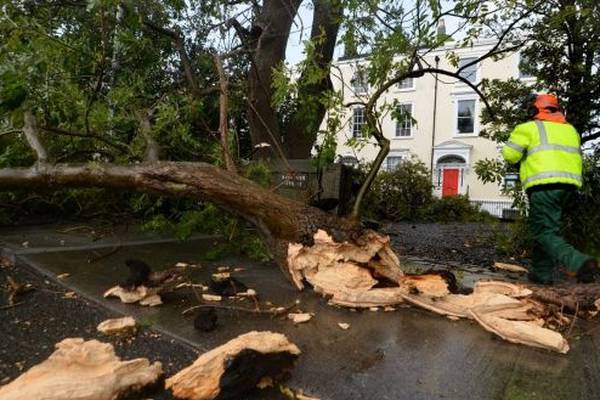 Storm Ophelia: Efforts to restore power to 6,000 resume
